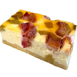 Unser Käsekuchen gepaart mit vielen  saftigen Rhabarberstückchen.